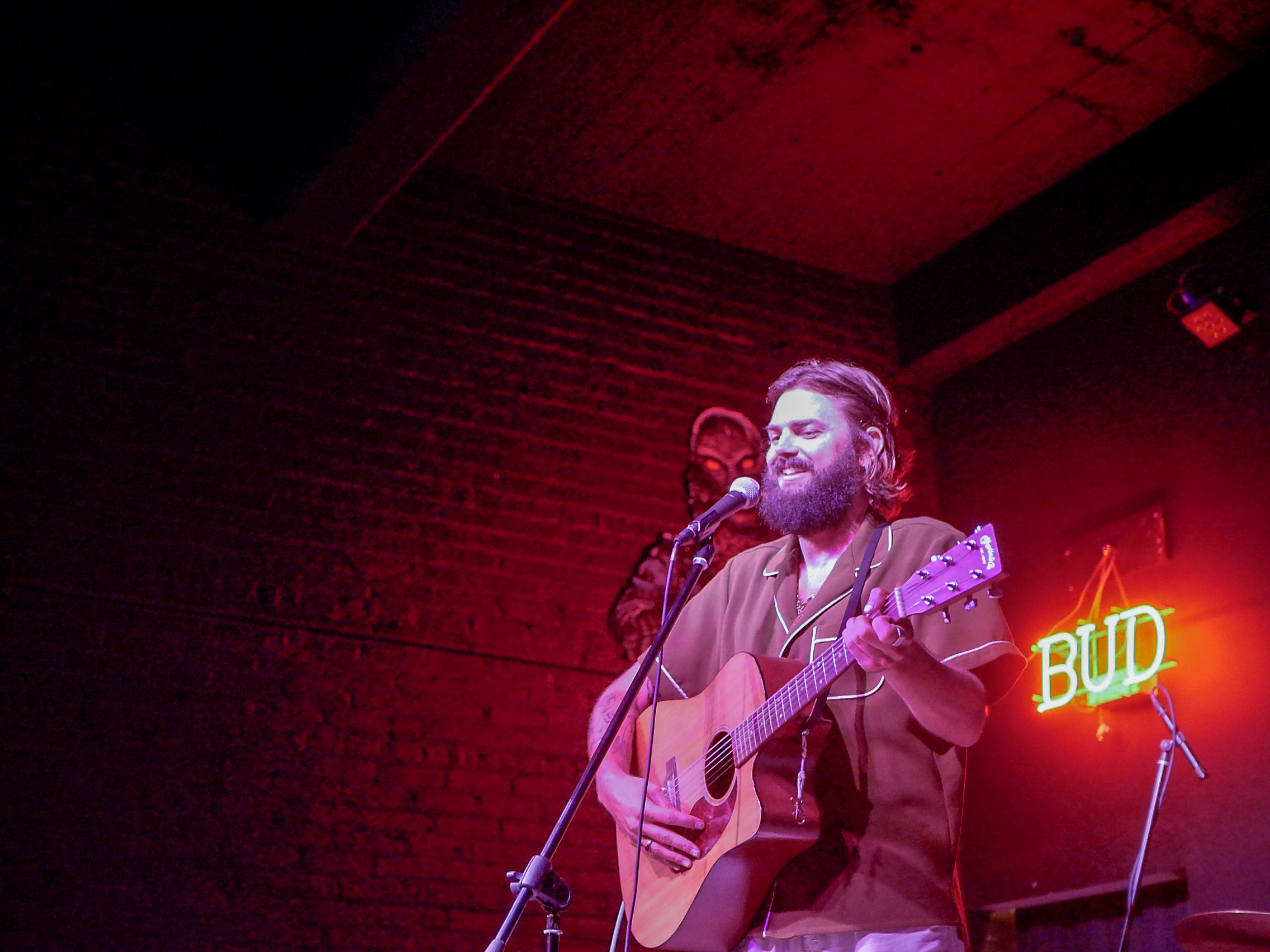 Nick Thune performing a surprise set at the Raccoon Motel during Alternating Currents.